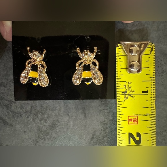 Beautiful bee pierced earrings NWOT - Picture 7 of 10